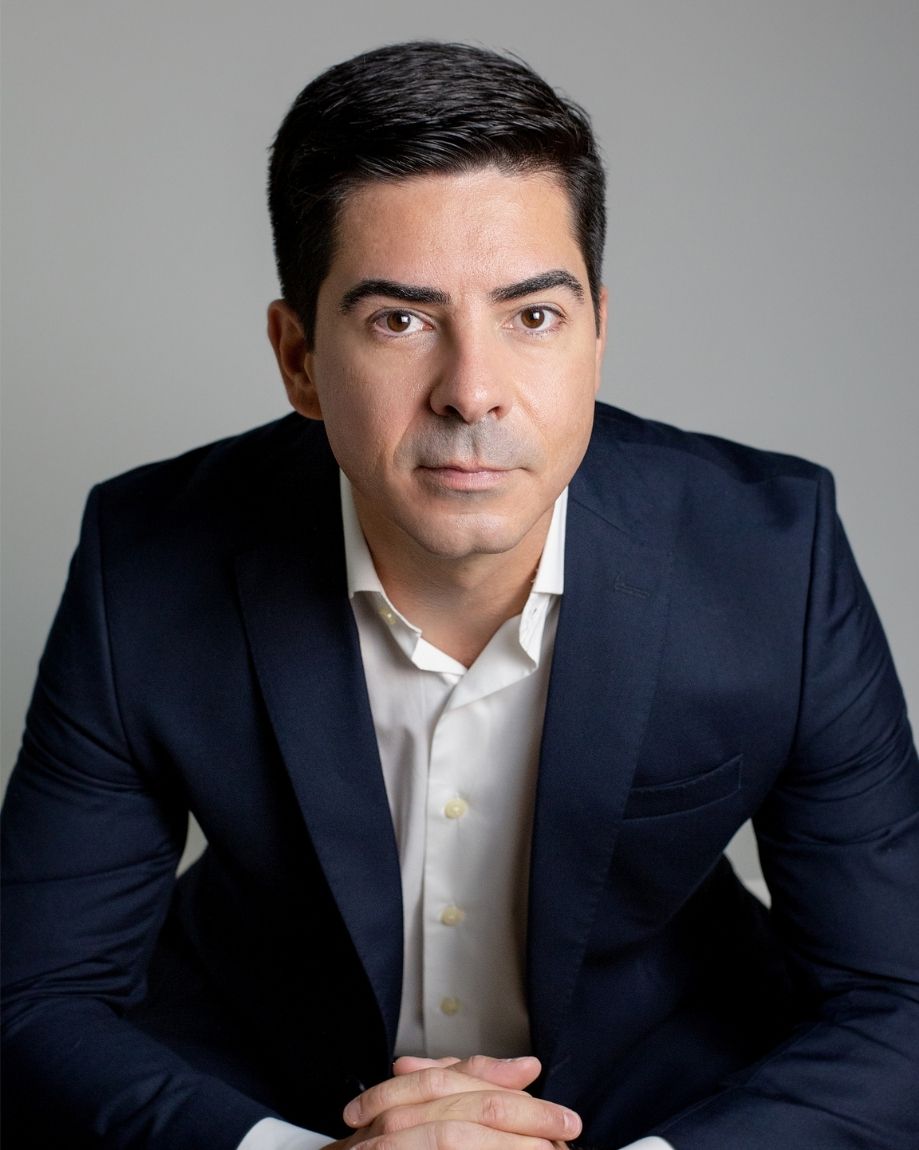 Retrato de Eduardo Arcos, coordenador acadêmico da GLAUX
